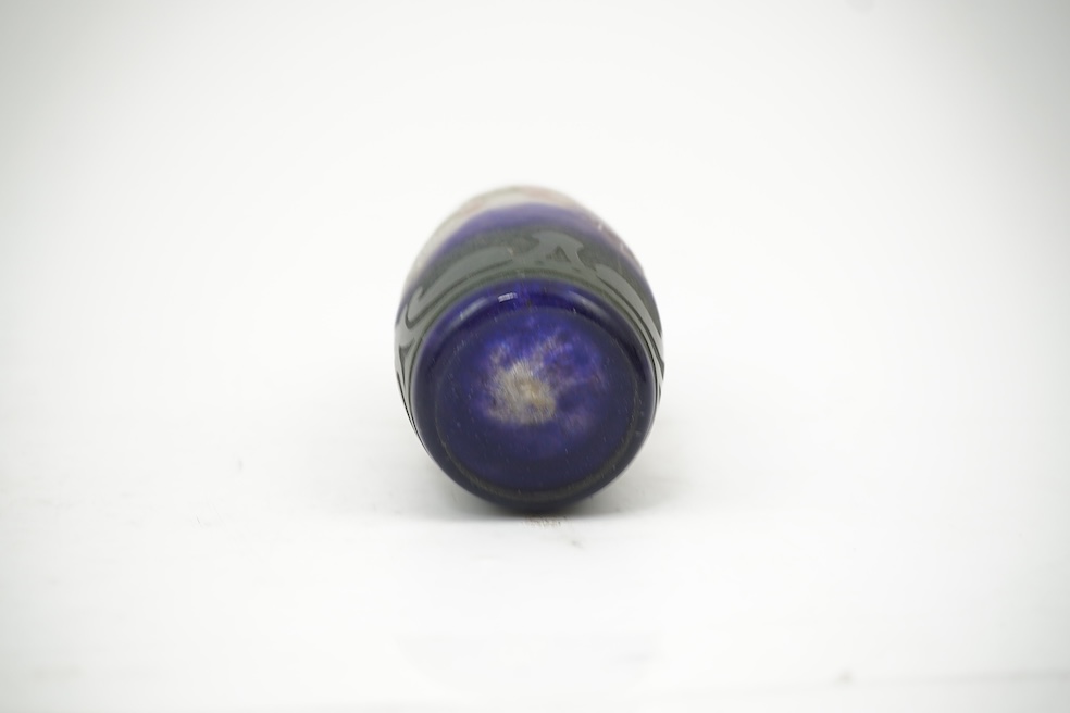 Daum, Nancy: A ’Fuschia’ cameo vase